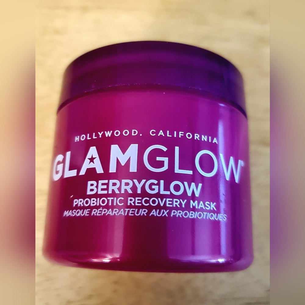 New GLAMGLOW BERRYGLOW Probiotic Recovery Mask
